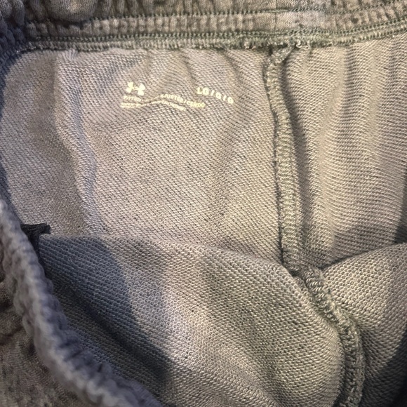 2 men's soft Under Armour classic Charcoal and Light Gray Shorts LG minimalist - Picture 4 of 5